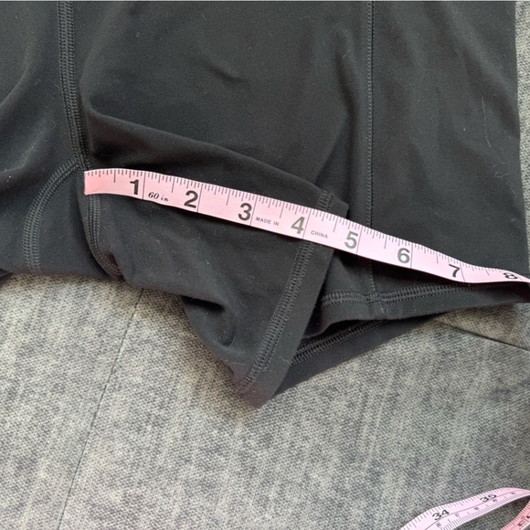 Athleta black spandex shorts size L with pockets - Picture 3 of 5
